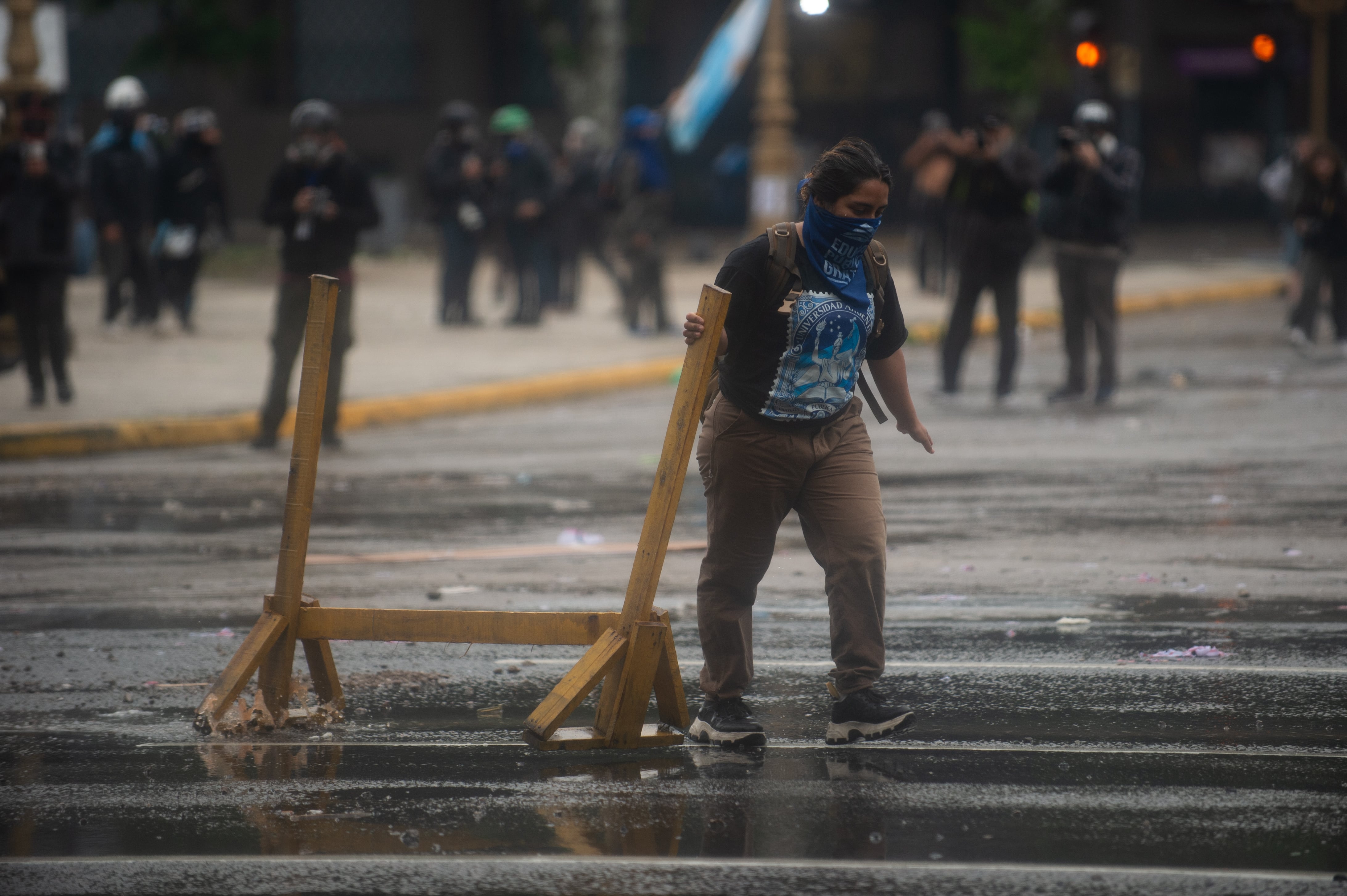 Varios diputados sufrieron descompensaciones dentro de las instalaciones del Congreso debido a la filtración del gas lacrimógeno