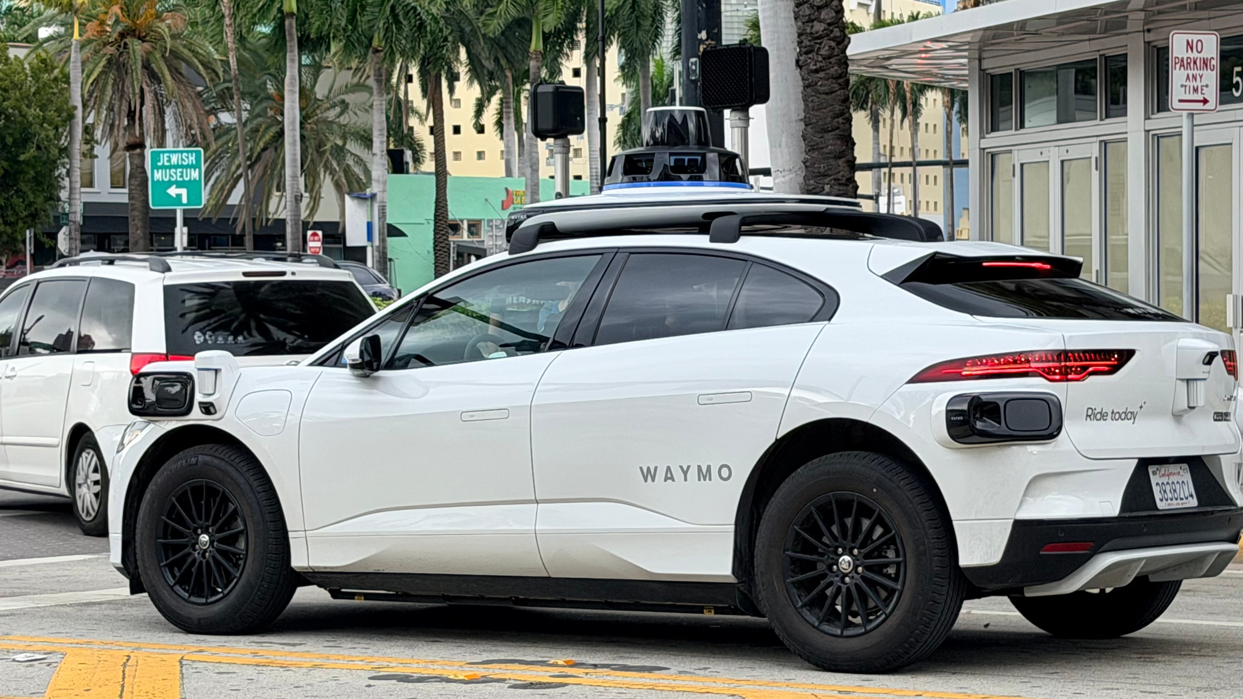 Los conductores de Uber en Atlanta denuncian que los robotaxis de Waymo reducen sus ingresos y afectan su trabajo en el transporte compartido