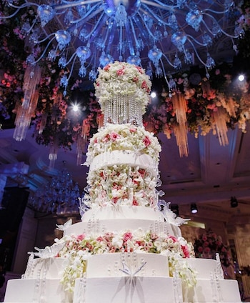 Una torta nupcial, una de