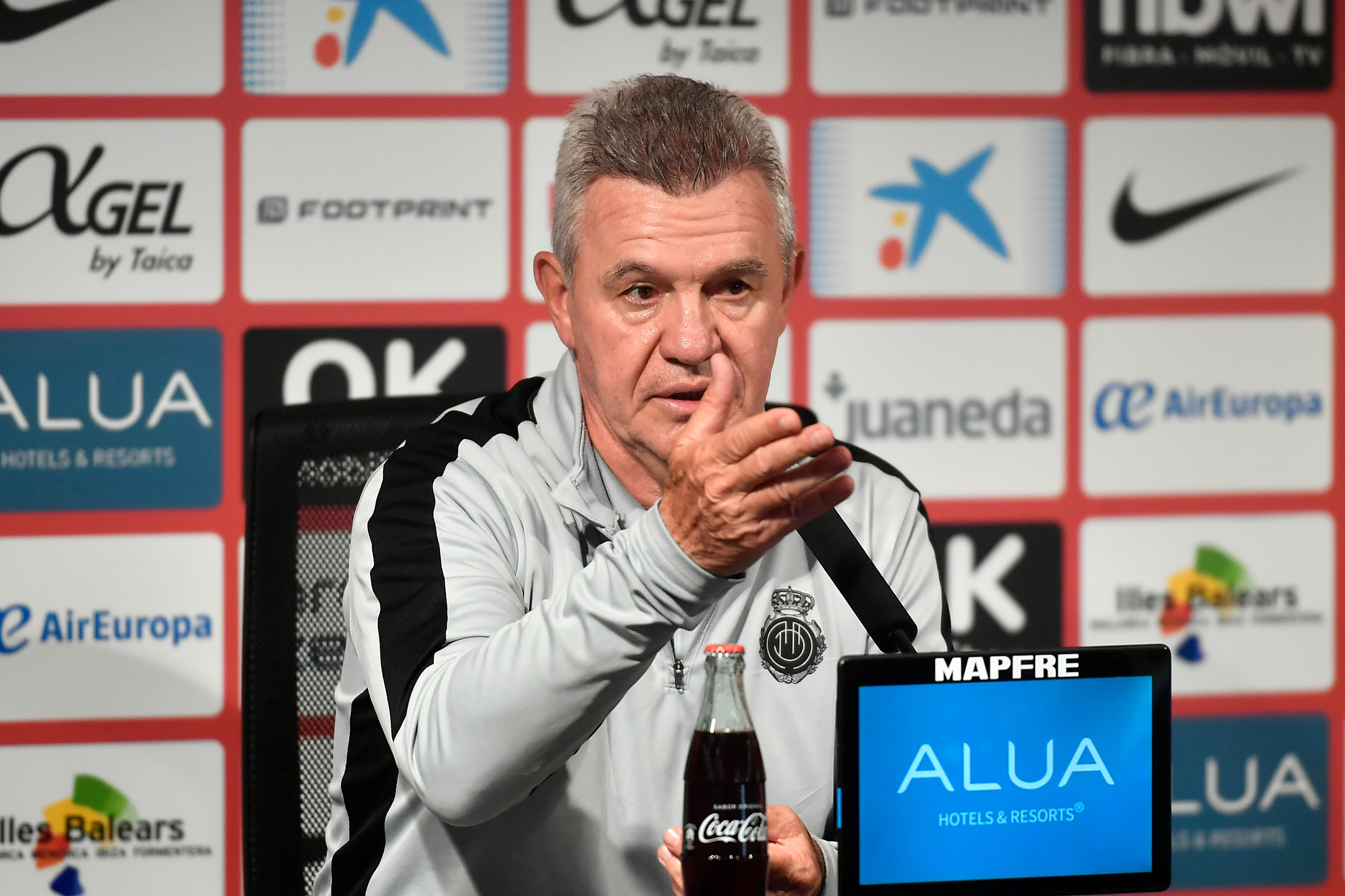 Después de haber dejado al Mallorca en 2024 para integrarse a la Selección Mexicana, Javier volverá al futbol ibérico para buscar salvar al Valencia del descenso. (EFE/ Miquel A. Borràs)
