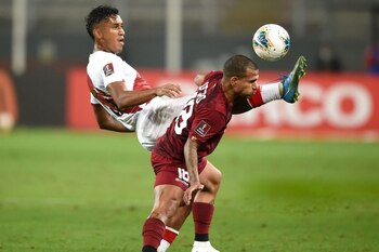 Renato Tapia jugó los dos