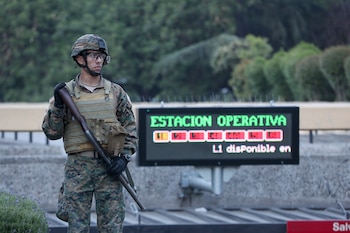 Militares resguardan las estaciones del