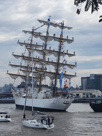 La fragata ARA “Libertad” arribó a Buenos Aires y finalizó su 54º viaje de instrucción