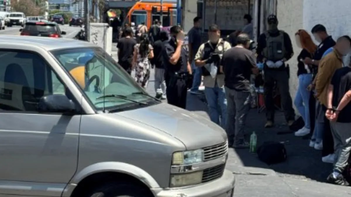 Un operativo antidrogas en MacArthur Park permitió incautar miles de pastillas ilegales y más de USD 10.000 en efectivo