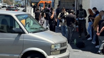 Un operativo antidrogas en MacArthur Park permitió incautar miles de pastillas ilegales y más de USD 10.000 en efectivo
