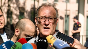 Òmnium exige a instituciones y