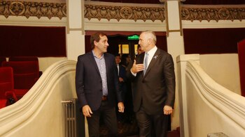 Julio Garro con el embajador de EEUU.