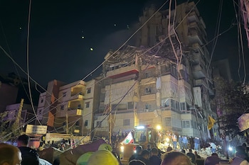 Israel bombardeó Beirut por primera vez desde el alto el fuego y apuntó contra el jefe de la Fuerza Radwan de Hezbollah