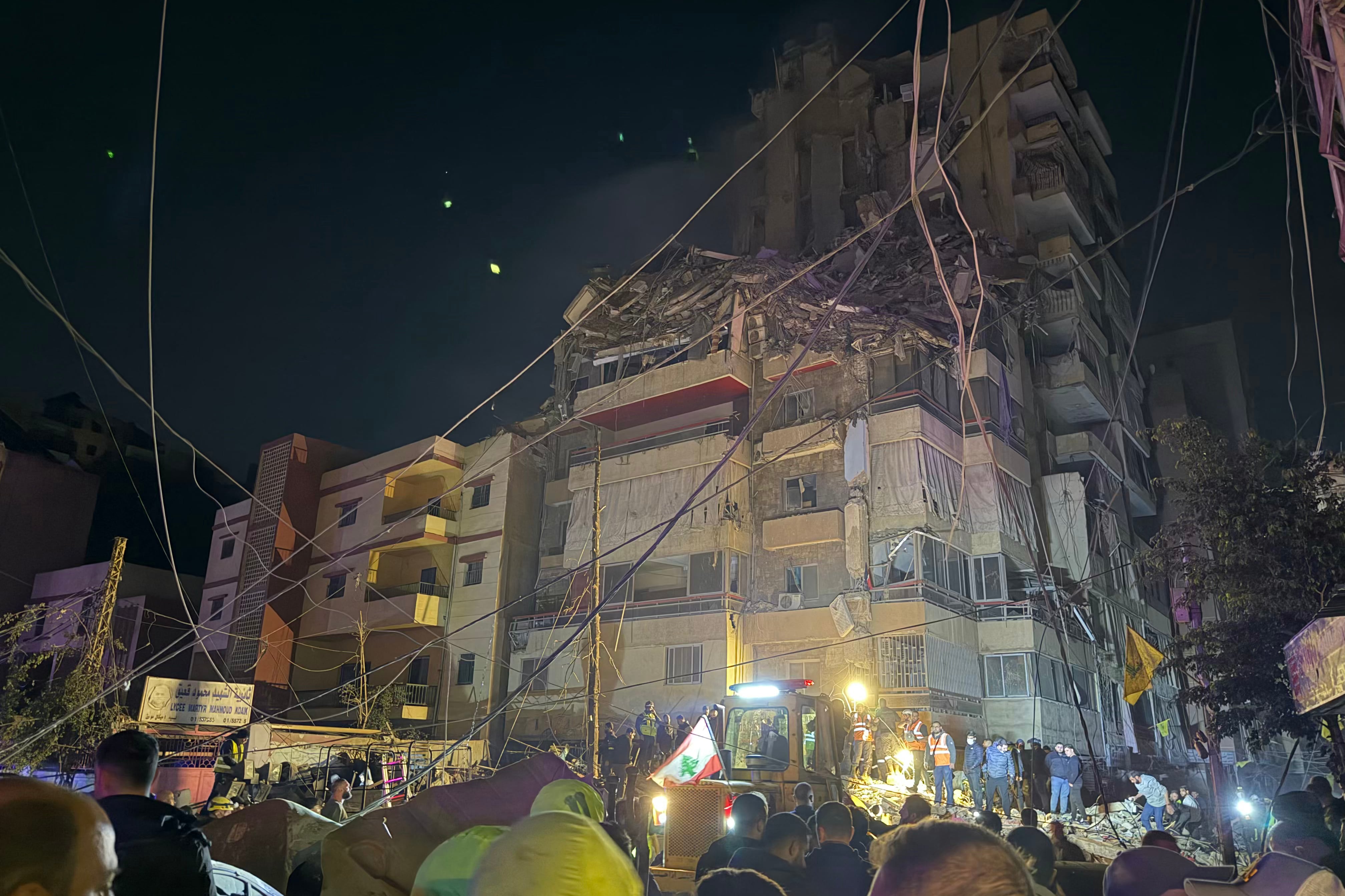 Israel bombardeó Beirut por primera vez desde el alto el fuego y apuntó contra el jefe de la Fuerza Radwan de Hezbollah