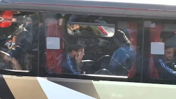El momento en el que Messi rompió en llanto arriba del micro que trasladó a la selección argentina al Monumental