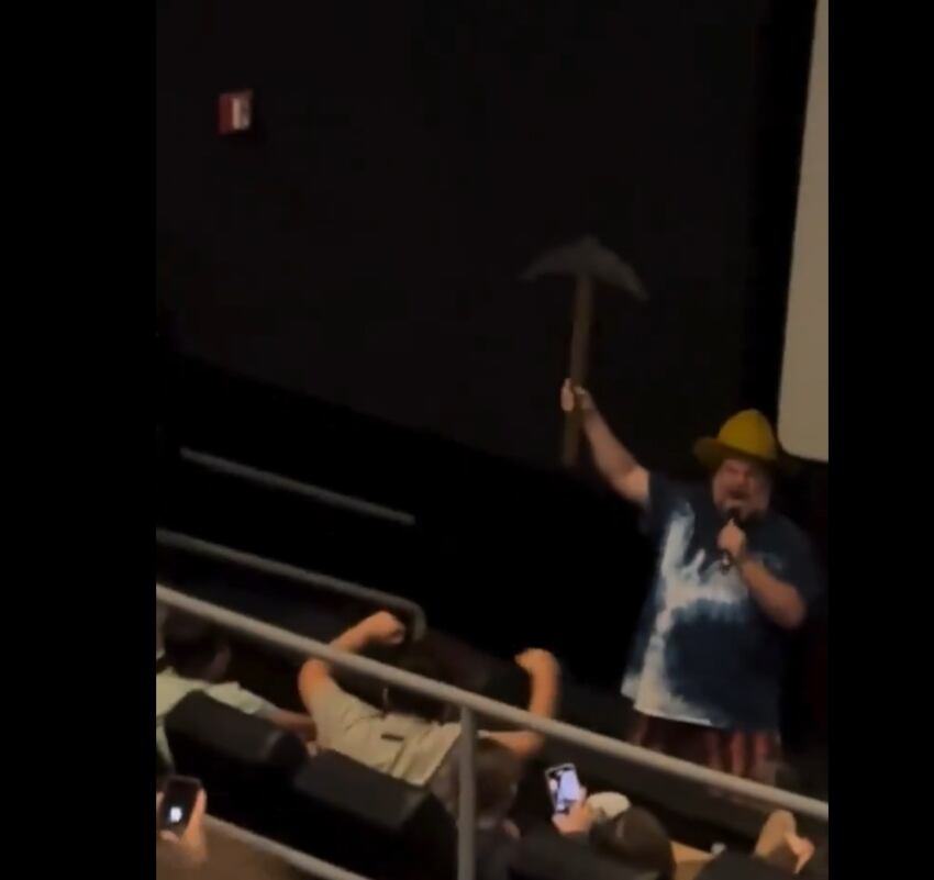 Se especula que Jack Black fue mandado por AMC para detener los disturbios que ha causado la película de