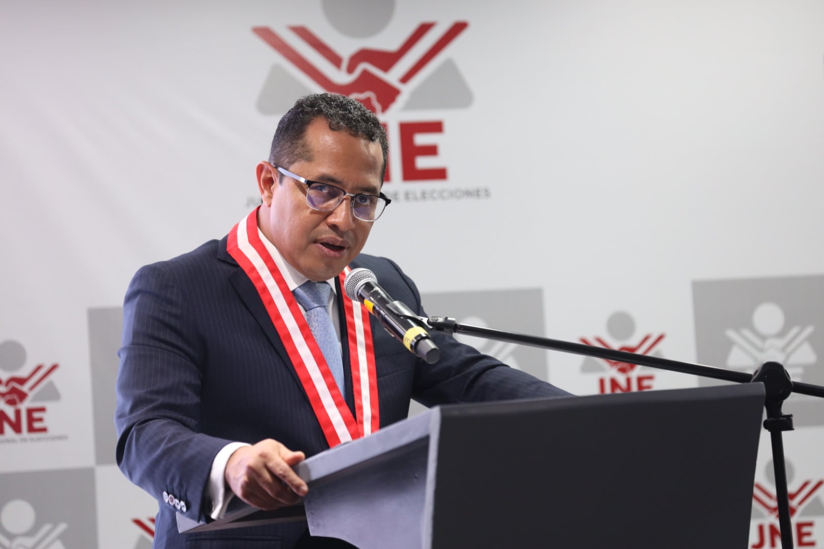 El presidente del JNE, Roberto Burneo, aseguró que se analizará la nulidad según los procedimientos jurídicos establecidos por la legislación peruana.