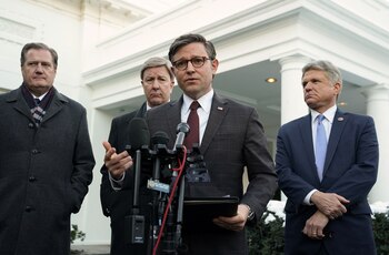Mike Johnson, Mike Turner, Mike Rogers y Mike McCaul luego de hablar con Joe Biden (REUTERS/Kevin Lamarque)
