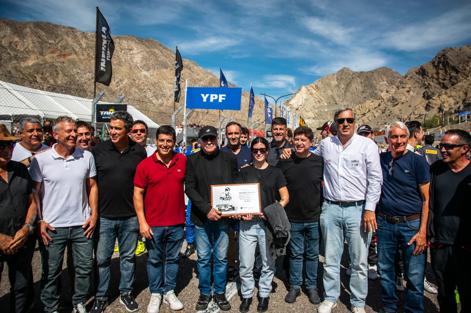 Ricardo Zunino, referente del automovilismo nacional e internacional, fue homenajeado (Prensa: TC2000)