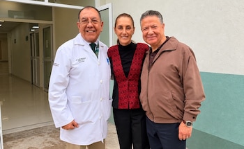 Sheinbaum inicia gira por IMSS-Bienestar en Hidalgo: Julio Menchaca destaca visita en hospital de Metztitlán. (X/@juliomenchaca_)