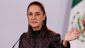 Sheinbaum firma el decreto que veta a candidatos a la Presidencia con doble nacionalidad