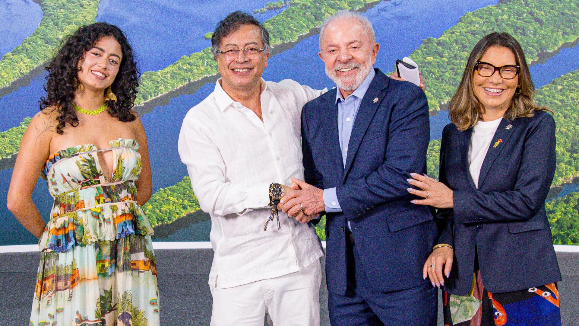 Sofía Petro acompañó a su padre, Gustavo Petro, a la COP30 en Brasil, donde posó junto a Lula da Silva y su esposa, días atrás. Ambos estarán en Santa Marta
