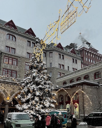 Las fotos de las vacaciones de Alexis Mac Allister y Ailen Cova en St. Moritz