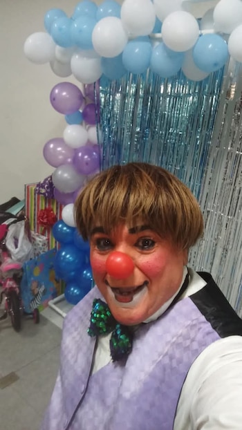 Giovany Tobar, conocido como 'Juguetón', representa la lucha de los artistas circenses salvadoreños por dignificar el arte del payaso. (Foto cortesía)