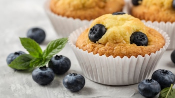 Magdalenas de arándano y plátano saludables: una receta alta en proteína y muy saciante