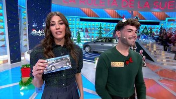 Brian pasa de concursante a azafato en 'La ruleta de la suerte' (Atresmedia)