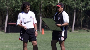 Además de jugar en River,