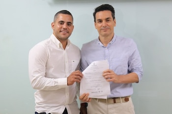 A la izquierda está Pastrana