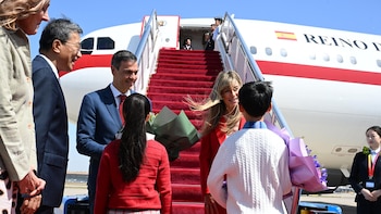 Pedro Sánchez y Begoña Gómez recorren enclaves históricos de China en el día previo al inicio de la agenda oficial con Xi Jinping