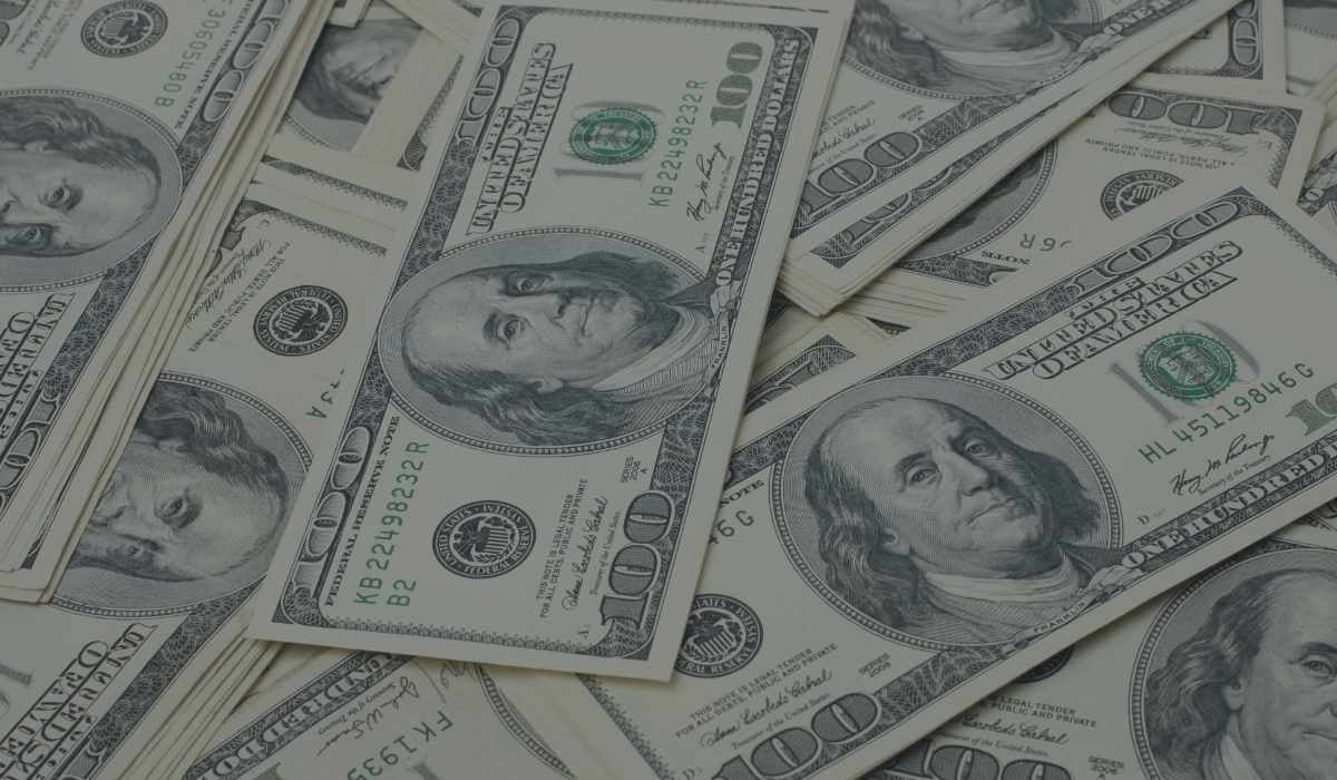 Al 8 de abril, el tipo de cambio del sol frente al dólar registró un leve descenso. Foto: Tyba