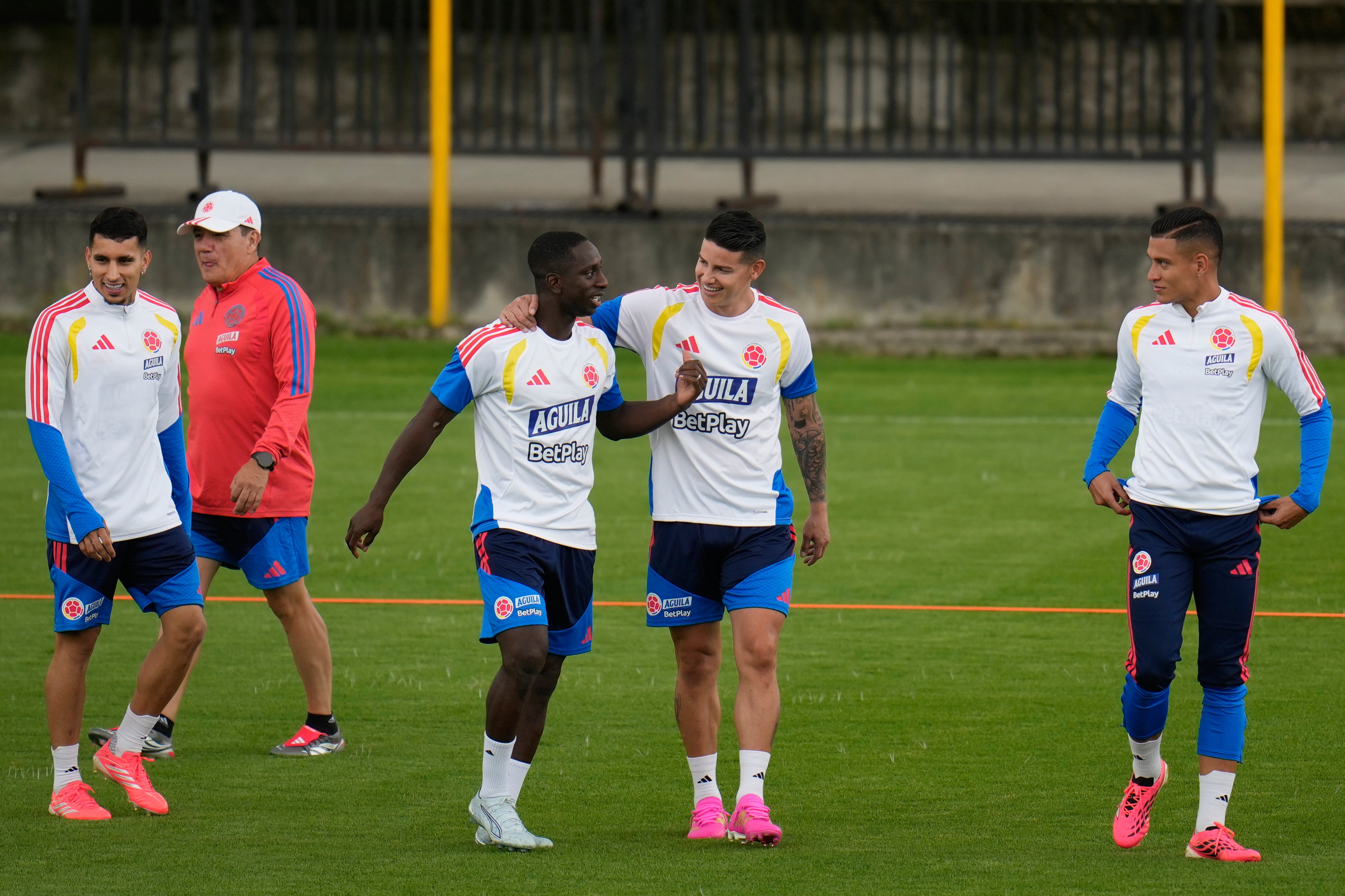 El seleccionador nacional admitió que la preparación para el Mundial tuvo poco tiempo de trabajo conjunto, pero ratificó que la aspiración de Colombia es llegar a la final - crédito Fernando Vergara/AP