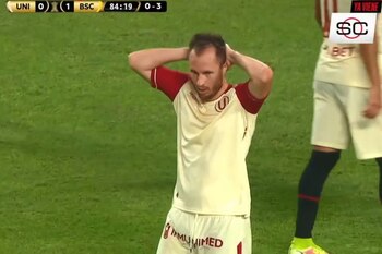 Universitario vs Barcelona SC: Hernán Novick ahogó su grito de gol por esta acción en la Copa Libertadores (Foto: captura ESPN)