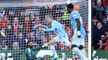 (Crónica) El Manchester City gana en Anfield y sigue líder invicto de la Premier