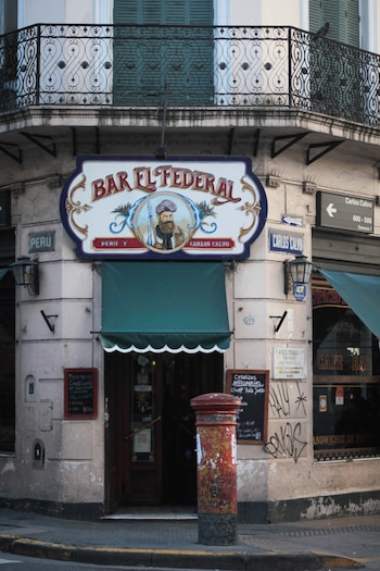 La fachada de Bar El