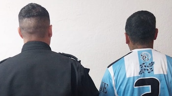 Video: un futbolista fue expulsado y golpeó a un árbitro durante un partido de fútbol amateur en Santa Fe