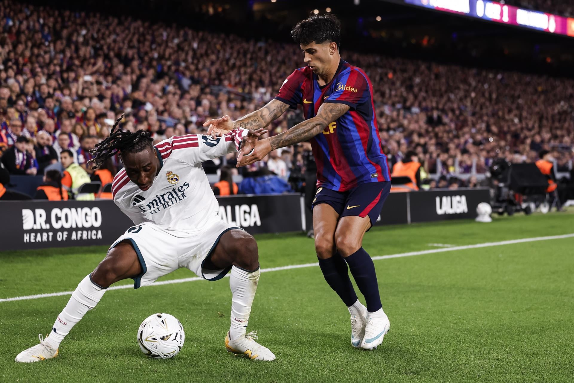 El CTA admite que Cancelo debió ser amonestado en el Clásico y afirma que la mano de Balde es "no punible"