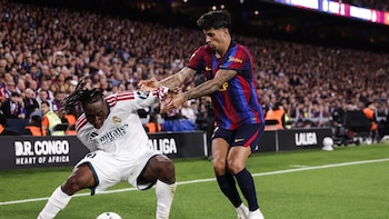 El CTA admite que Cancelo debió ser amonestado en el Clásico y afirma que la mano de Balde es "no punible"