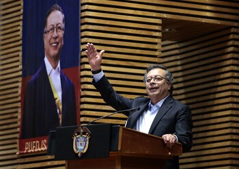 Gustavo Petro, presidente de Colombia, ha objetado varios proyectos de ley que beneficiarían a la economía colombiana - crédito José Méndez/EFE