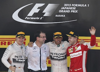 La rivalidad entre Nico Rosberg y Lewis Hamilton terminó con años de amistad y transformó la dinámica interna del equipo Mercedes (REUTERS)