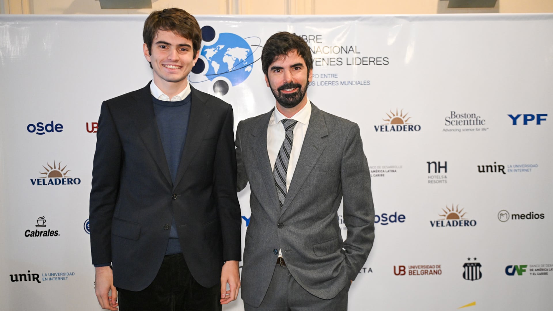 Francisco Errecart, fundador con 21 año de la línea aérea Humming Airways, y Leandro Viotto Romano