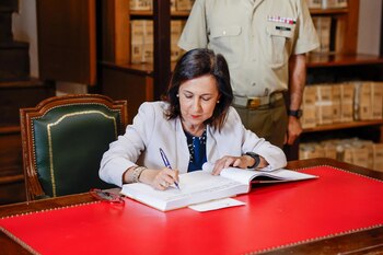 17/06/2025 La ministra de Defensa,