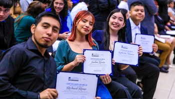 Los jóvenes fueron seleccionados para la tercera entrega de becas "Dagoberto Gutiérrez", cuyo financiamiento sale de fondos públicos.