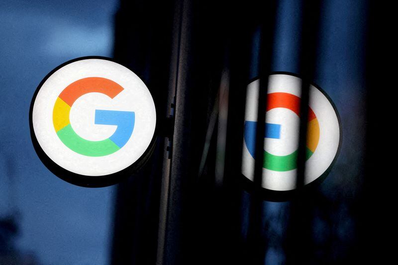 FOTO DE ARCHIVO. El logo de Google en la Google Store Chelsea en Manhattan, Nueva York, EEUU. 17 de noviembre de 2021. REUTERS/Andrew Kelly