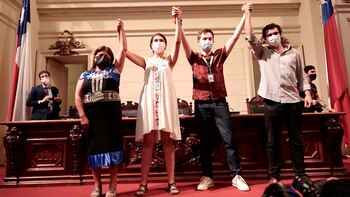 De izquierda a derecha; Elisa