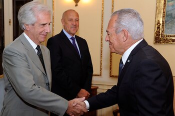 Barletta y un saludo con el presidente de Uruguay, Tabaré Vázquez