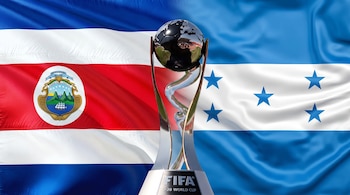 Trofeo del Mundial Sub-20 de la FIFA con un globo terrestre, flanqueado por la bandera de Costa Rica a la izquierda y la bandera de Honduras a la derecha.