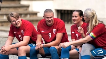 Erling Haaland jugó en el equipo de las princesas Mette-Marit e Ingrid Alexandra (Casa Real)