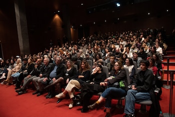 La ceremonia también dejó uno de los ejes materiales de esta edición: en la competencia de cortometrajes se entregaron premios de $1.300.000 y $1.500.000, mientras que SAGAI distinguió la mejor interpretación con $1.000.000