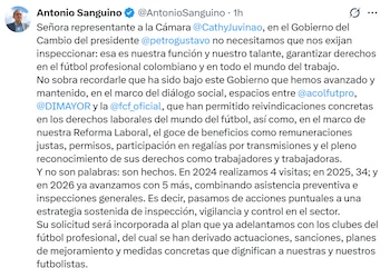 Antonio Sanguino, Ministro de Trabajo, responde a la denuncia de Catherine Juvinao sobre el decreto que permite a clubes profesionales participar en la liga femenina con futbolistas sin contrato - crédito @antoniosanguino/X