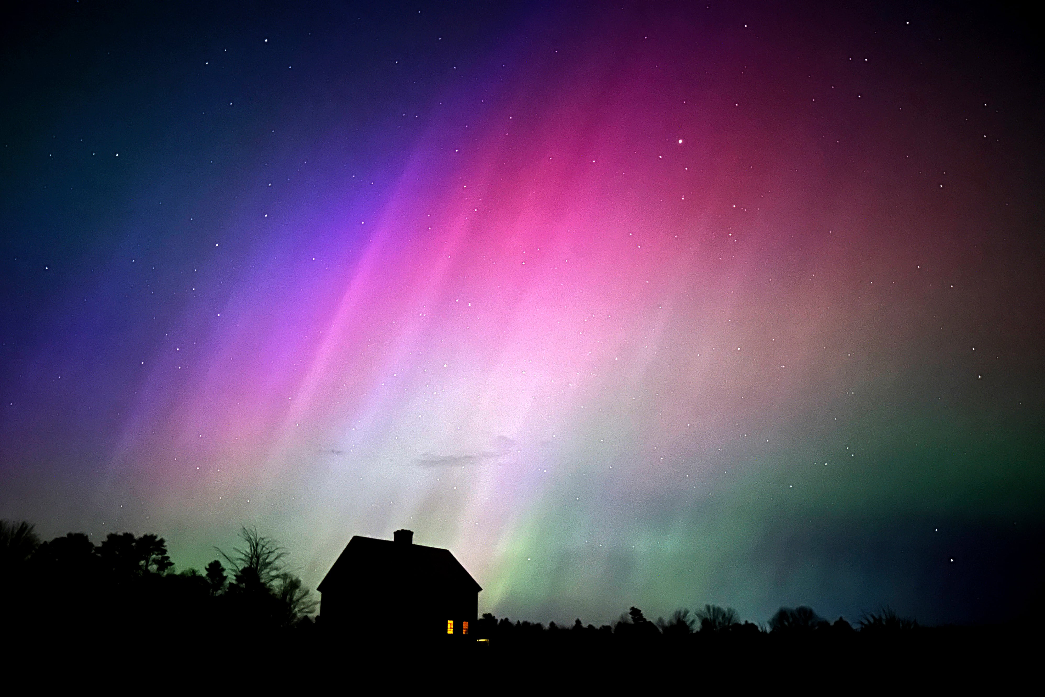 El fenómeno de las auroras se manifiesta también en otros cuerpos del sistema solar como Marte, Júpiter y Saturno (Foto AP/Robert F. Bukaty, Archivo)