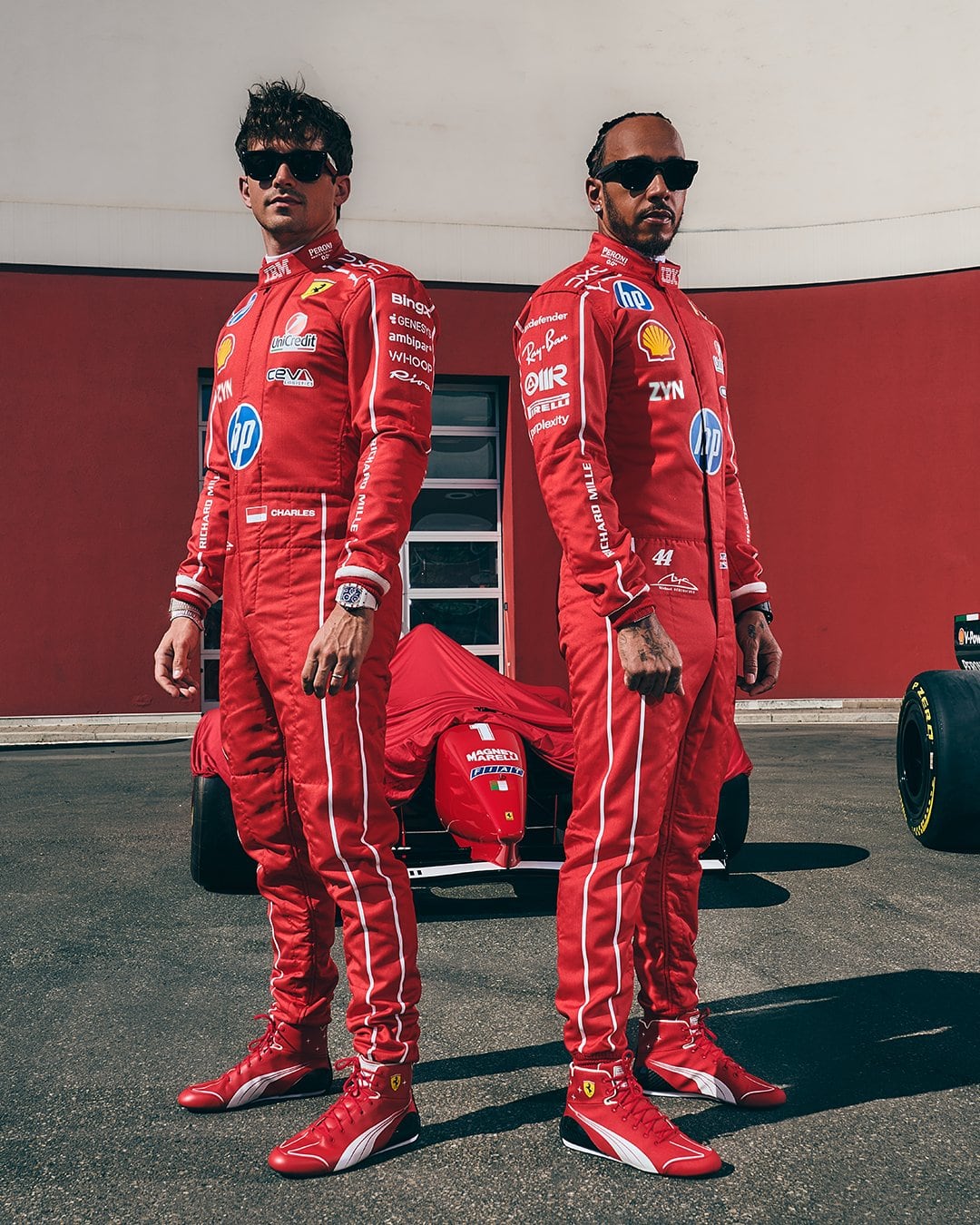 Los trajes especiales que utilizarán Leclerc y Hamilton en Monza (@ScuderiaFerrari)